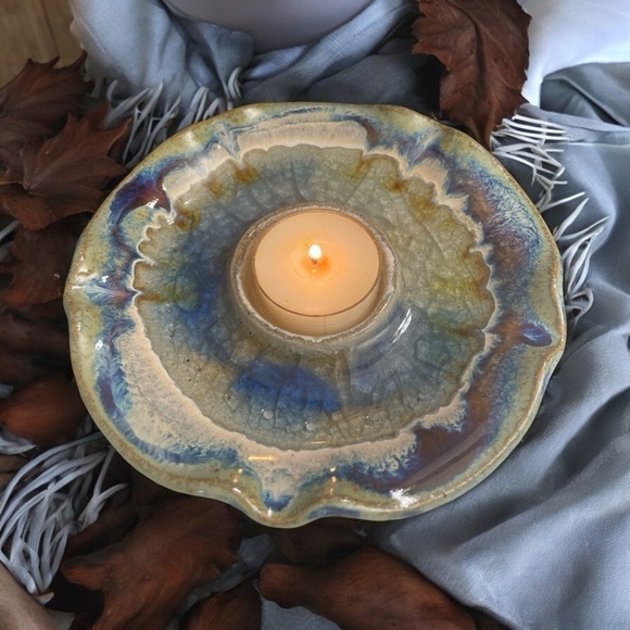 Artisan Pottery Cracked Glass
Tealight Holder Wavy Trim
Blue Cracked Glass - Picture 2 of 13